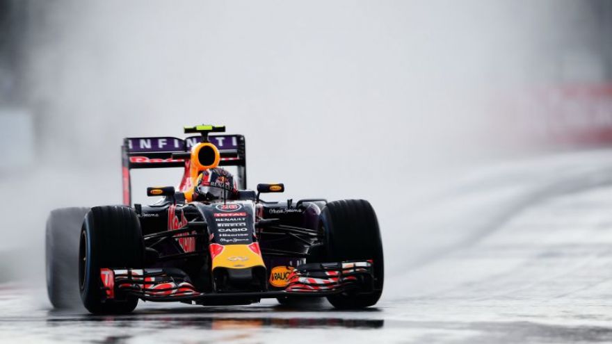 Forma 1 és az olajégetés – tudod, mi a kapcsolat?