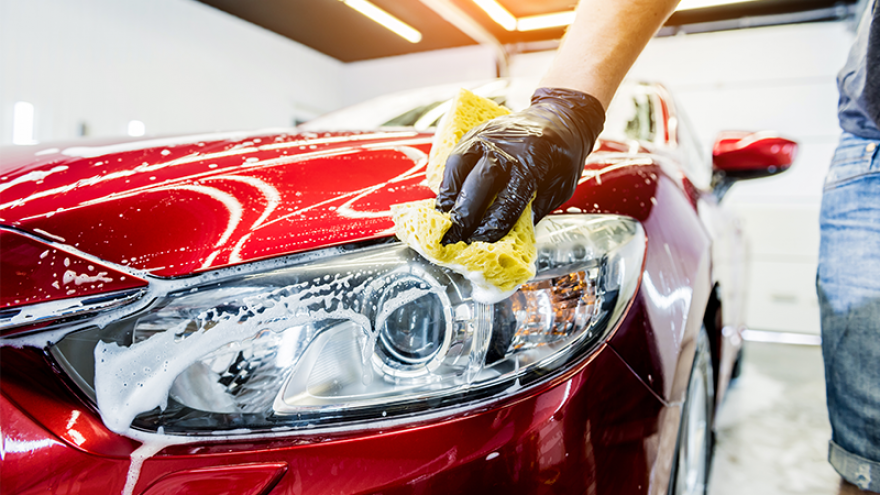 Autóápolás: csillogó külső és ragyogó belső
